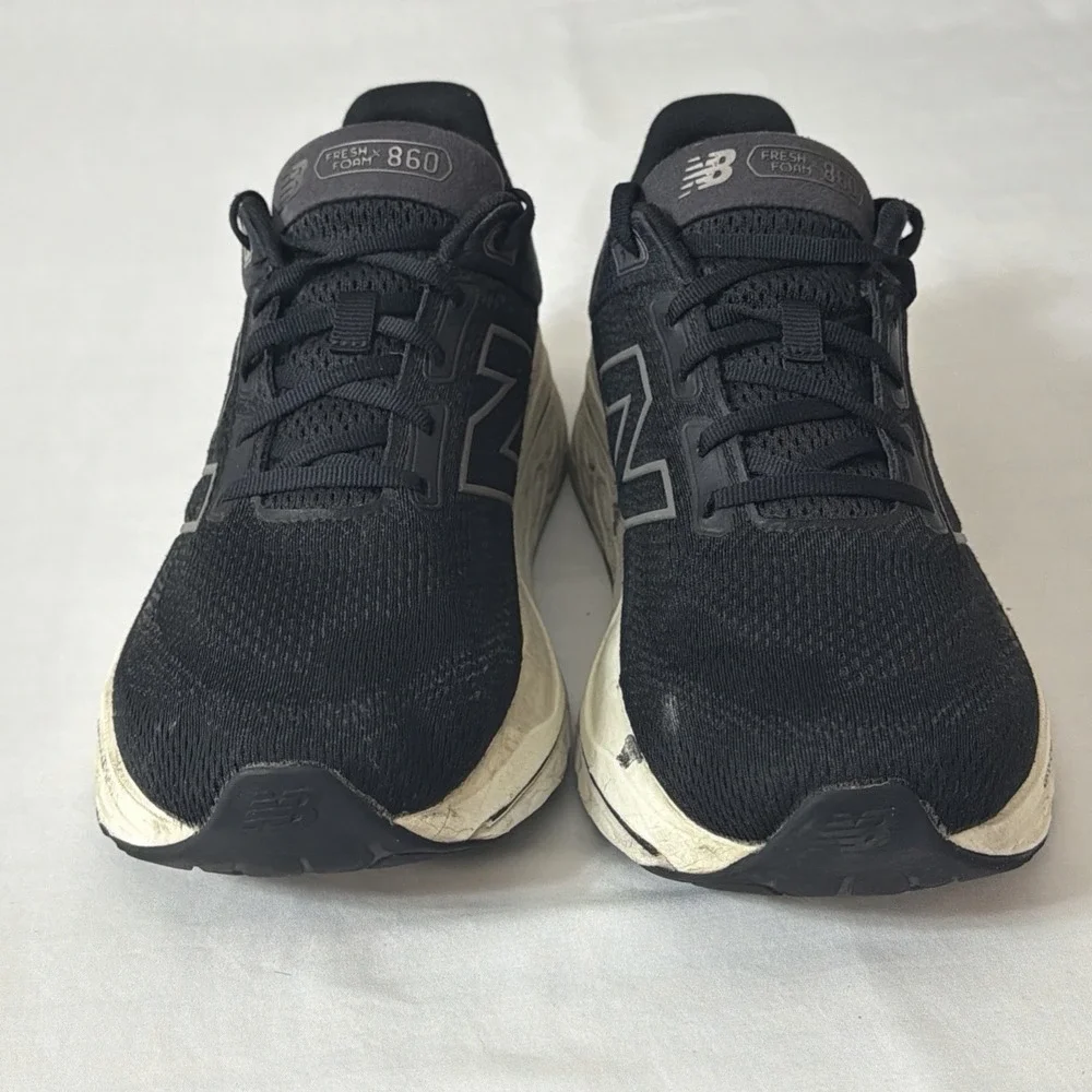 New Balance 860 Men's Black‎ and White Athletic Shoes size 12.5 D Comfy Gym Shoe